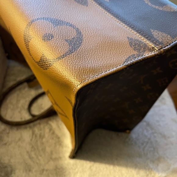 Authentic Louis Vuitton OnTheGo Reverse Canvas
Monogram GM - Picture 15 of 17